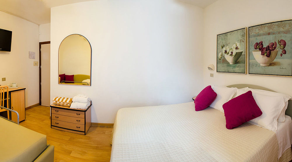 קאטוליקה Mona Lisa Hotel מראה חיצוני תמונה